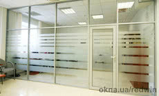 Офисные перегородки с плёнкой на стекле. Покраска