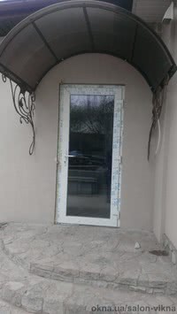 Входные двери из профиля VEKA.