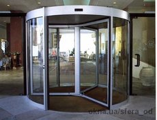 Карусельные-револьверные автоматические двери.