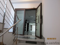 Противопожарные алюминиевые двери