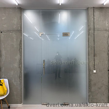 Цельностеклянная Перегородка с Маятниковой Дверью — Скло-Крафт Цельностеклянная Перегородка с Маятниковой Дверью — Скло-Крафт