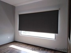 Ролеты в кассете с направляющими.