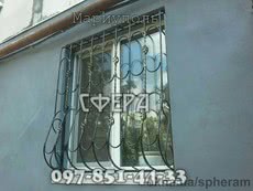 Металлические оконные решетки, изготовление и установка решеток на окна, художественная ковка под заказ.