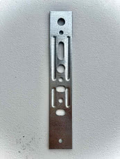 Анкерная пластина универсальная 150 * 25мм * 1,2 мм (ящик 500 шт) для монтажа окон