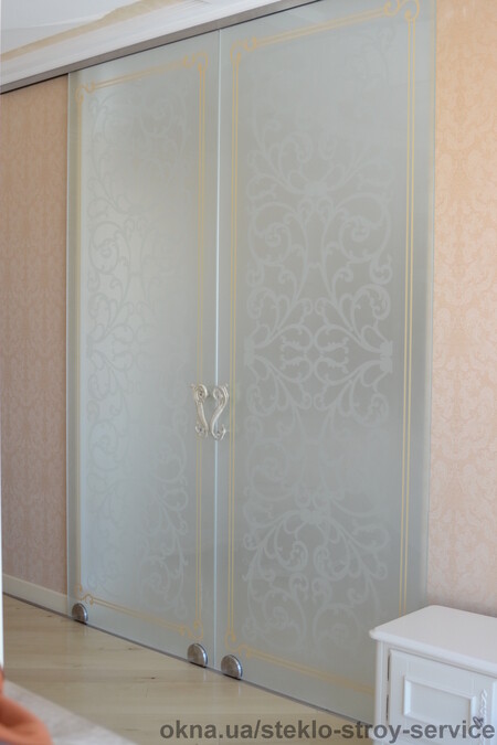 Розсувна цельностеклянная перегородка