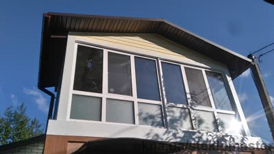 Балкон в дачном доме VEKA SOFTLINE Классическая система пятикамерных профилей &mdash; Стекломастер