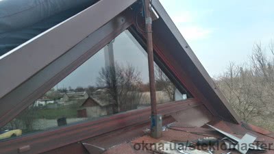 Металлопластиковое окно  трехугольной формыVEKA SOFTLINE Классическая система пятикамерных профилей &mdash; Стекломастер