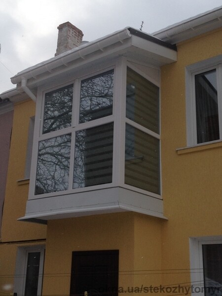 Балкони з дахом