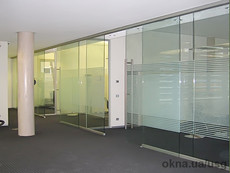 Цельностеклянные (стеклянные) перегородки для офиса и дома.