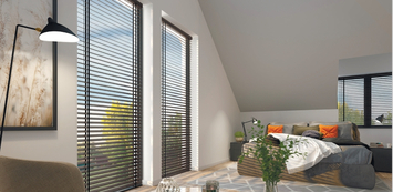 Горизонтальнi дерев'яні жалюзi.