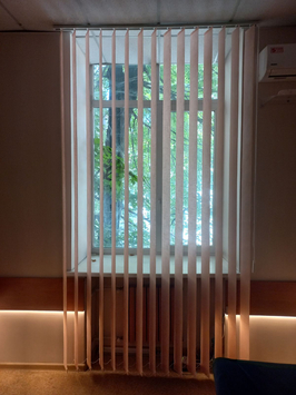 Жалюзі вериткальні і горизонтальні. Жалюзі вериткальні і горизонтальні.