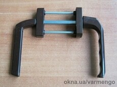 Ручка балконная двухсторонняя с узкой наружной розеткой, коричневая.