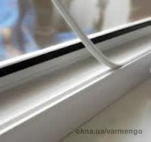 Заглушка паза штапика, белая.