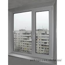 Вікно в квартиру в висотному будинку
