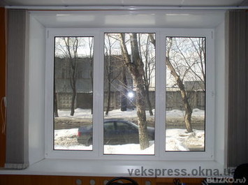Окно в кирпичном доме