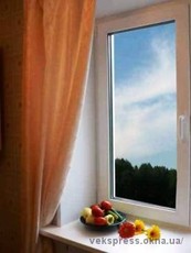 Недороге вікно в кухню для тепла та економії бюджету