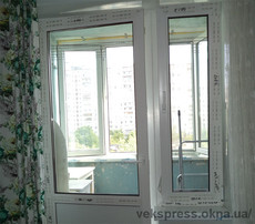 Балконний блок з широкими дверима Rehau