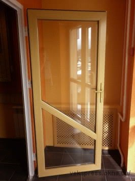 Металлопластиковая дверь в летнюю кухню.