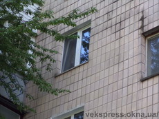 Тепле кухонне вікно у панельний будинок