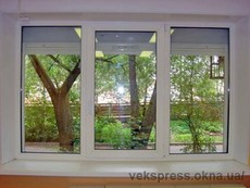Недороге тристулкове вікно