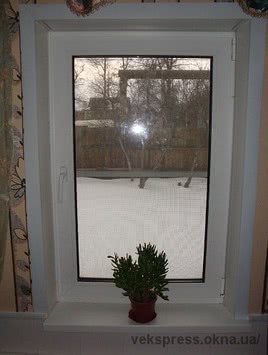 В частный дом тёплое окно.