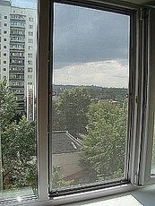 Внутрішні москітні сітки на вікна