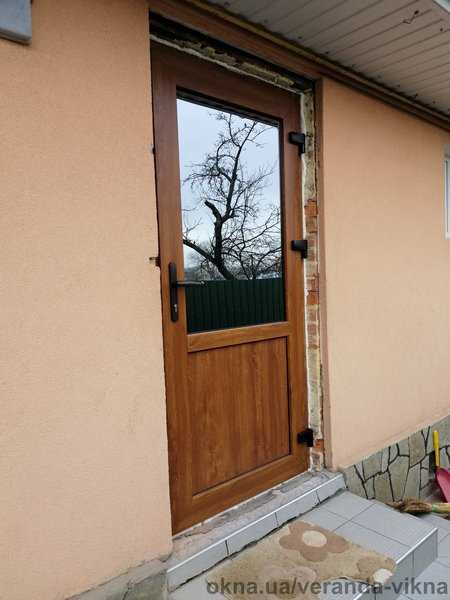 Двери  входные металопластиковые золотой дуб