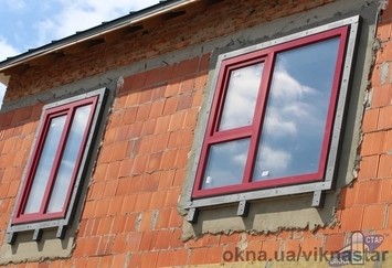 Вікно з зовнішніми алюмінієвими накладками