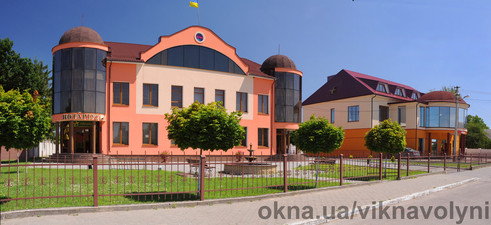 Адмінбудівля с. Боратин &mdash; VIKNA VOLYNI