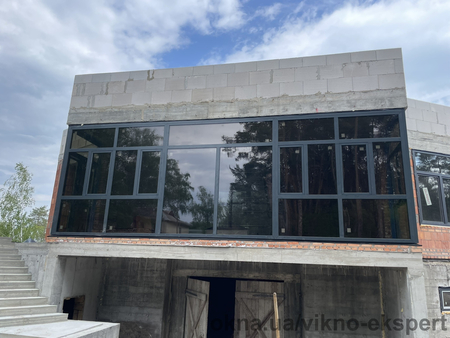 Монтаж остекления балкона