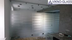 Стеклянная гармошка без нижнего порога