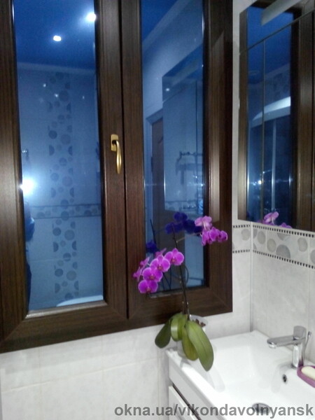 Окно в ванной комнате