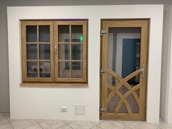 Двери могут выглядеть по разному