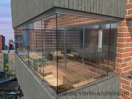 Складное безрамное остекление балкона