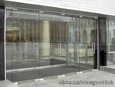 Стеклянные двери входные и межкомнатные. По способу открывания: Распашные, Раздвижные, Маятниковые.