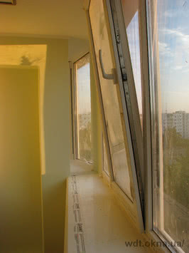 П-подібний балкон із зовнішньою обшивкою і внутрішніми оздоблювальними роботами під ключ (з виносом)