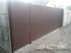 Ворота распашные профнастил