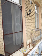 Москитные сетки на двери
