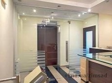 Стеклянный вход в офис