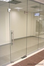 Стеклянные маятниковые двери, стеклянные перегородки