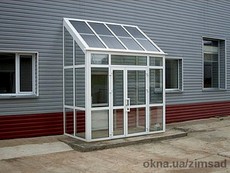 Стеклянный тамбур с дверью