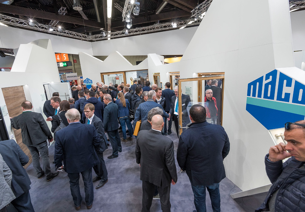 Гості на стенді MACO
