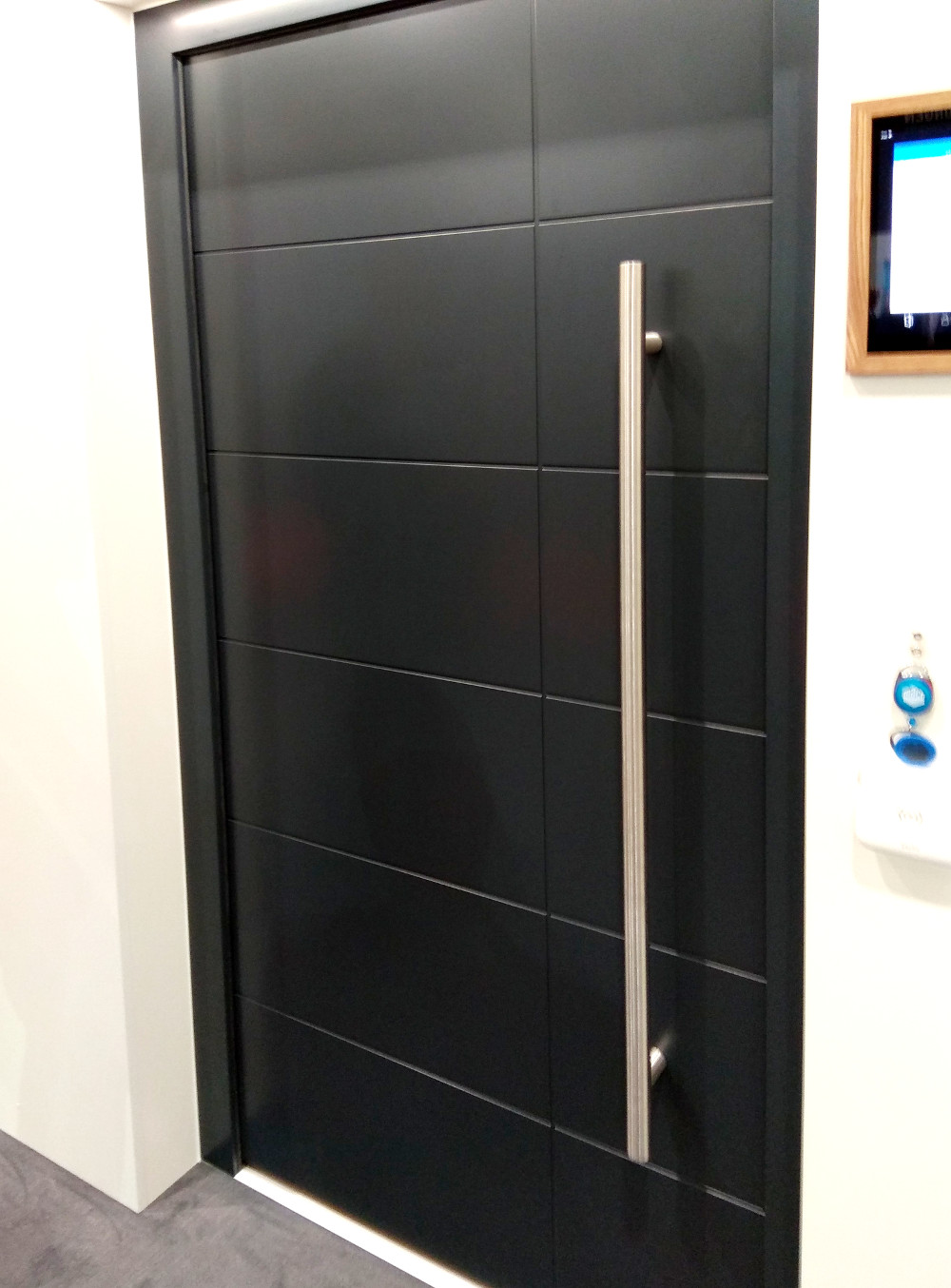 Вхідні алюмінієві двері з замком A-TS