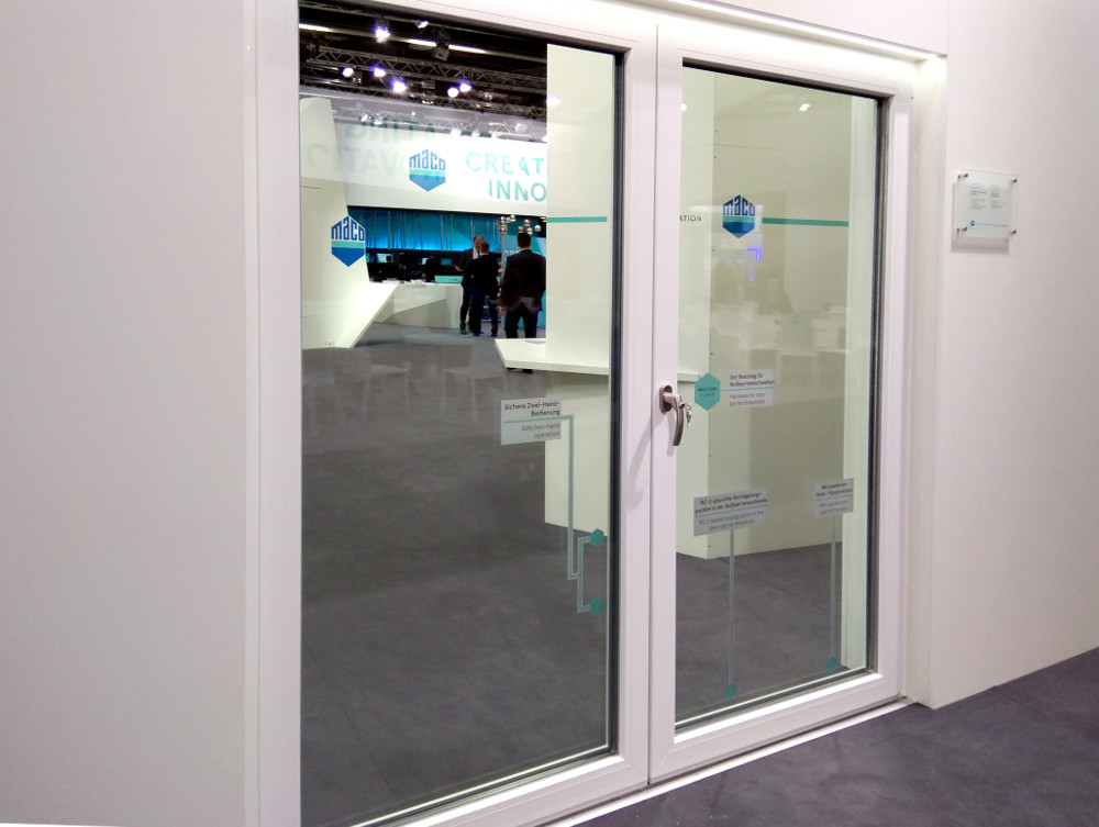 Штульпові двері з нульовим бар'єром