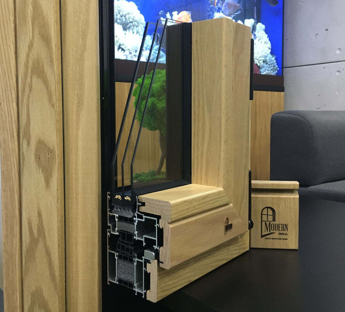 Зразок алюмо-дерев'яного вікна