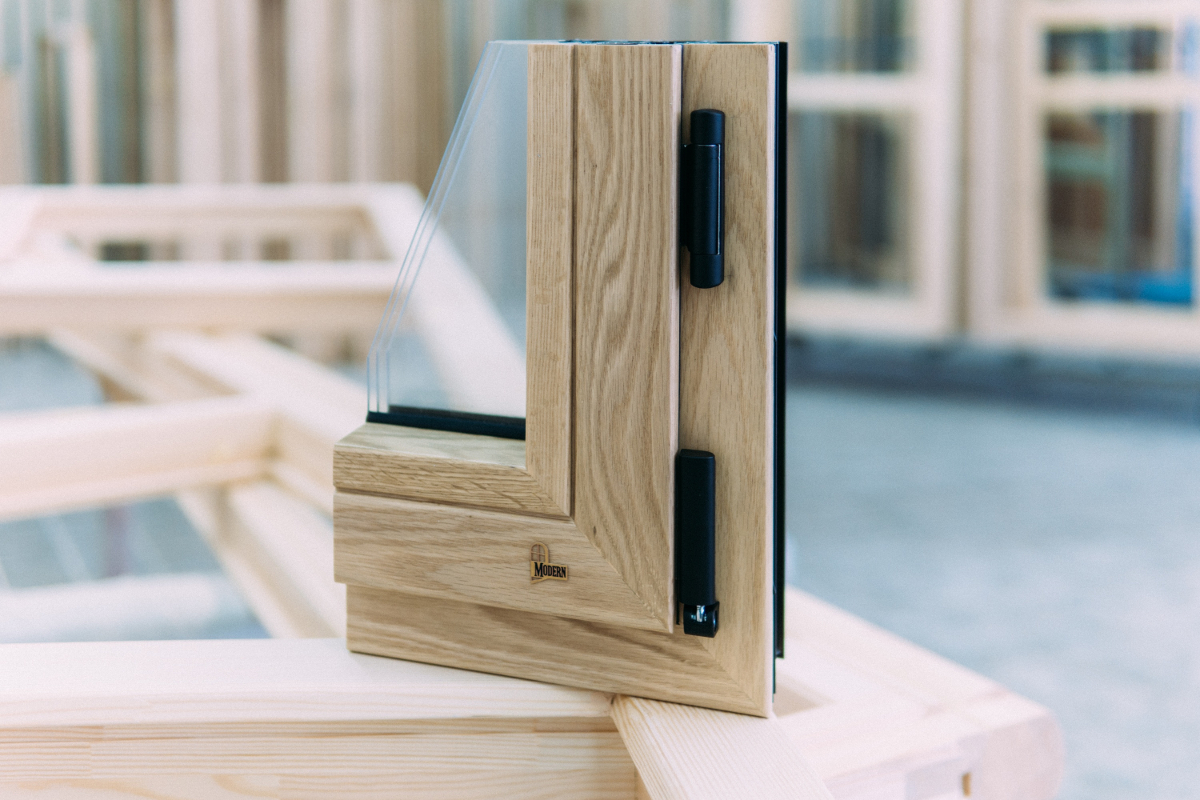 Зразок алюмо-дерев'яного вікна