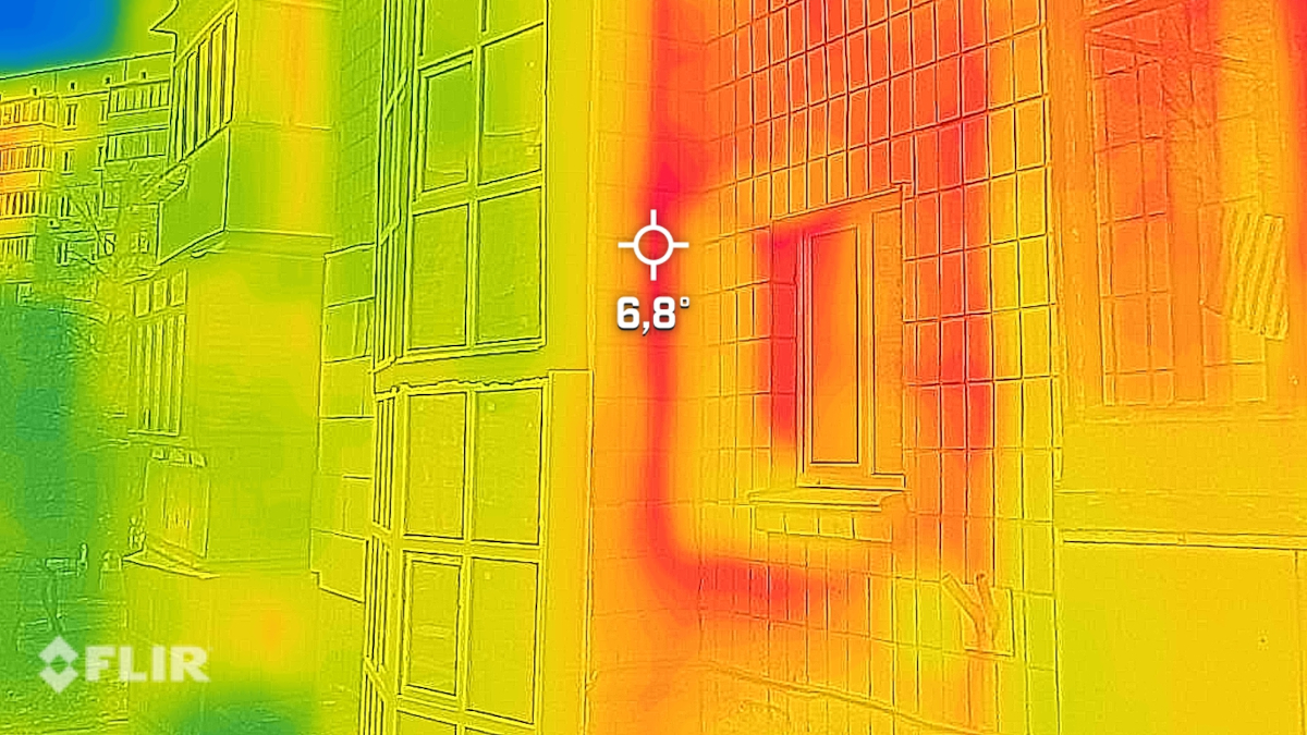 Термограмма окна в панельной многоэтажке