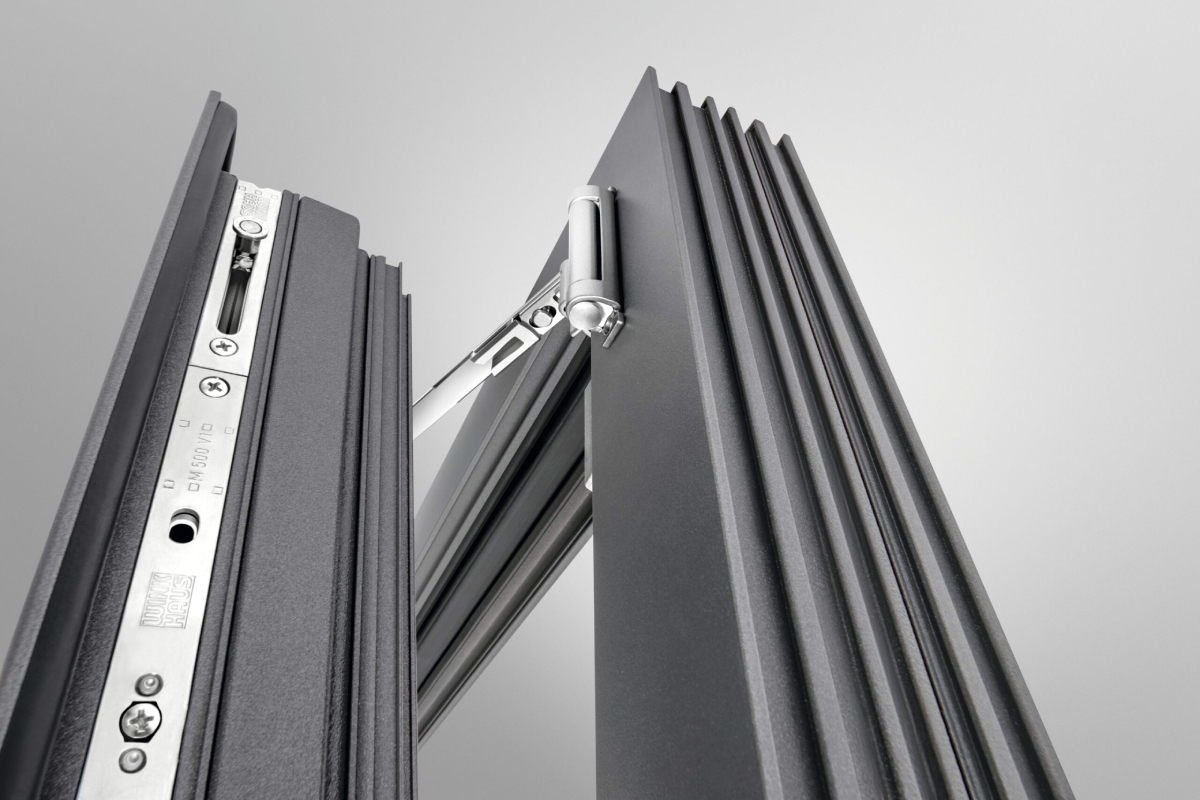 Поворотно-відкидне вікно з фурнітурою Winkhaus