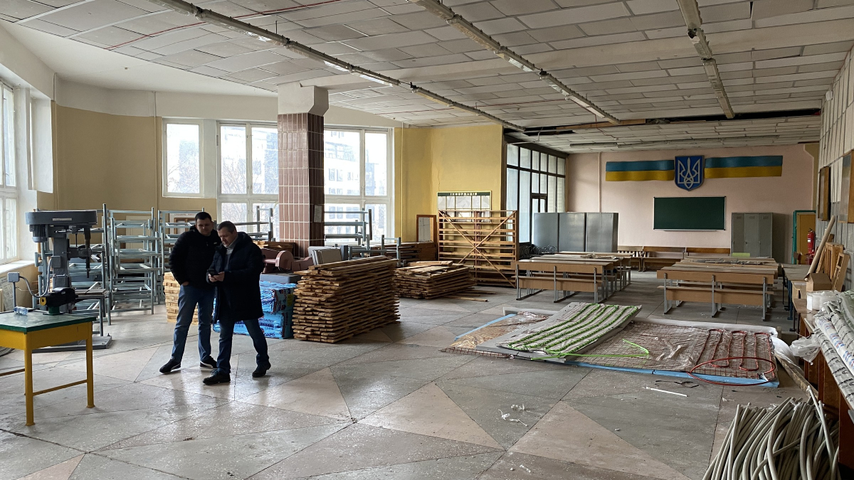 Процесс капитального ремонта в учебном заведении