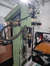 Продам рабочий шуруповерт Urban